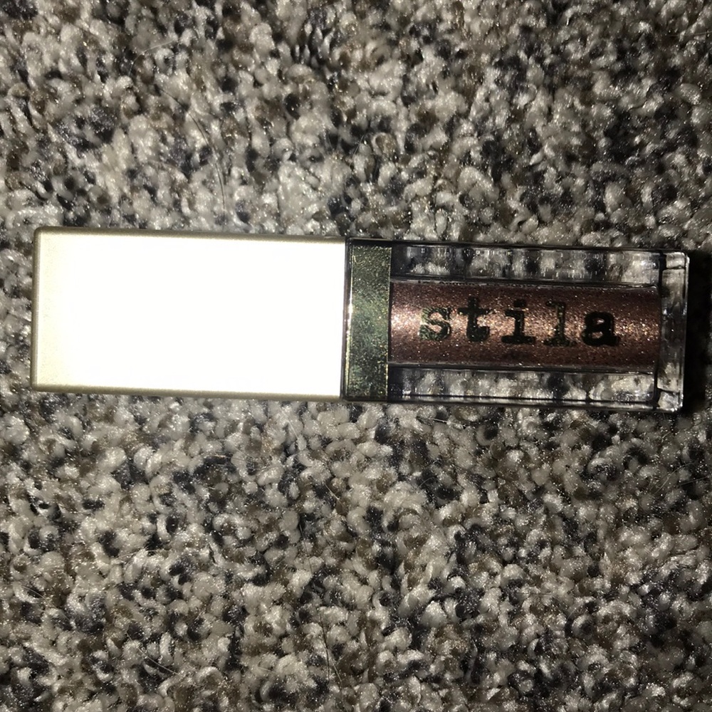 stila cosmetics liquid eyeshadow in kitten karma